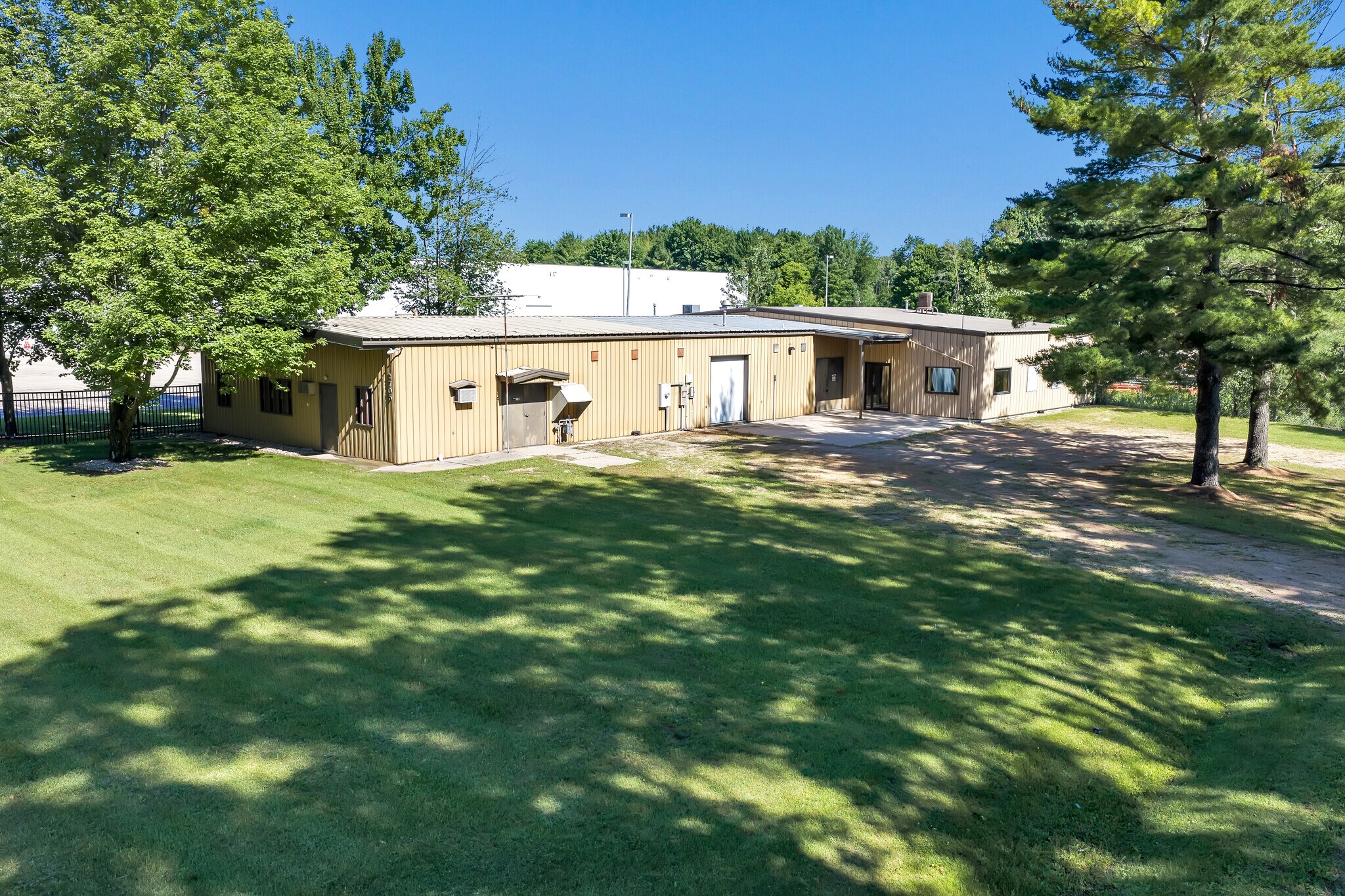 2705 E Richmond St, Shawano, WI à louer Photo de l’immeuble– Image 1 sur 10