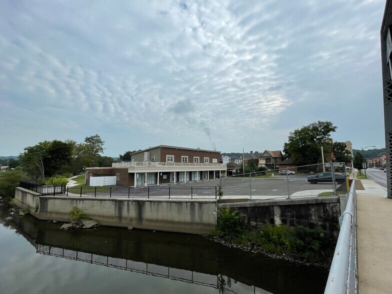 2 E Market St, Clearfield, PA à louer - Photo de l’immeuble – Image 3 sur 4