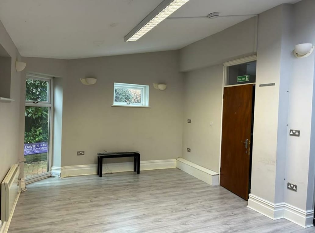 107 Talbot Rd, Pontyclun à louer Photo intérieure– Image 1 sur 2