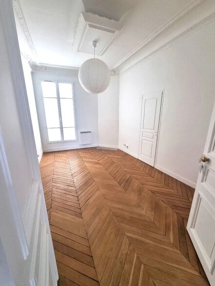 17 Place De La République, Paris à louer - Photo intérieure – Image 3 sur 9