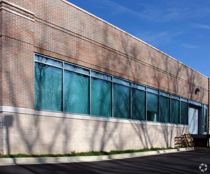 12041 Bournefield Way, Silver Spring, MD à louer - Photo de l’immeuble – Image 2 sur 5