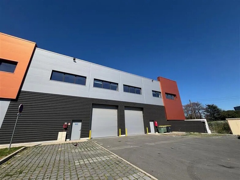 Local d’activités dans Romainville à louer - Photo de l’immeuble – Image 1 sur 7