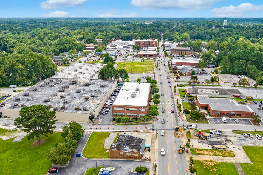 202 N Main St, Fuquay Varina, NC à vendre - Photo de l’immeuble – Image 3 sur 24