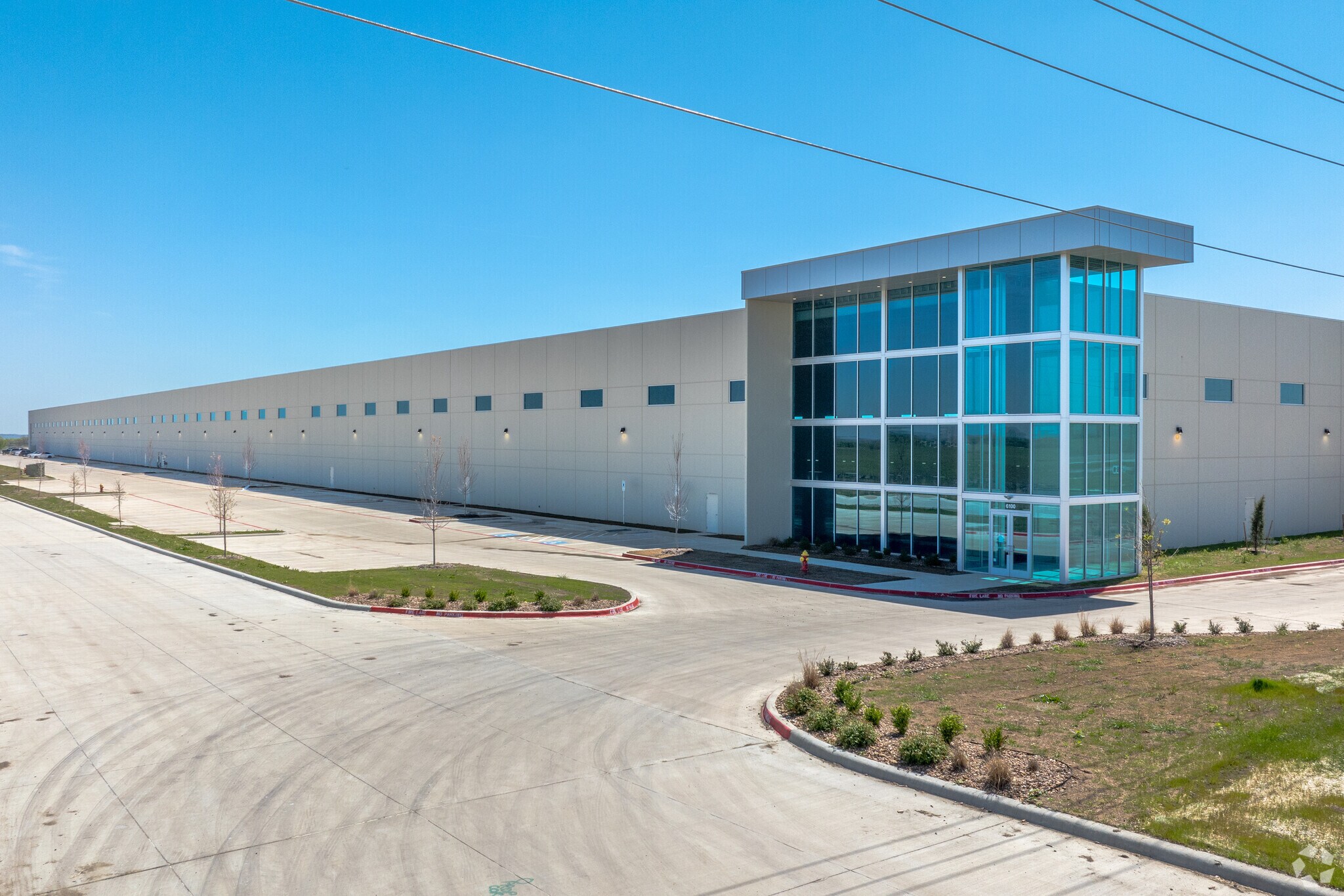6100 N Stemmons Fwy, Sanger, TX à louer Photo de l’immeuble– Image 1 sur 7