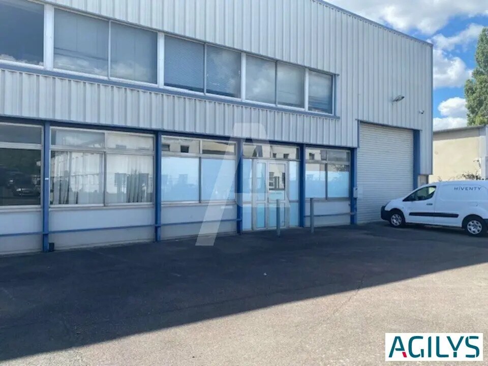 Local d’activités dans Morangis à louer Photo de l’immeuble– Image 1 sur 7