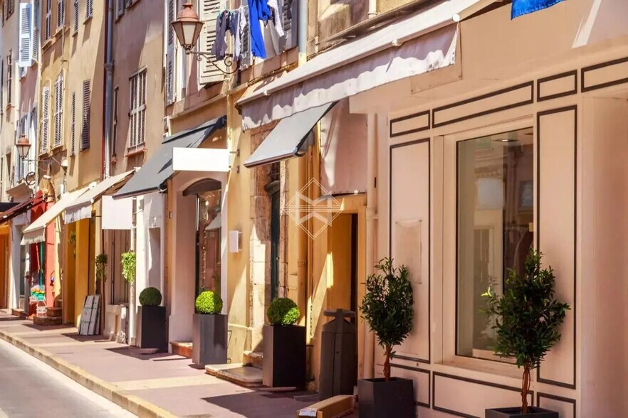 Local commercial dans Saint-Tropez à louer - Photo de l’immeuble – Image 2 sur 3