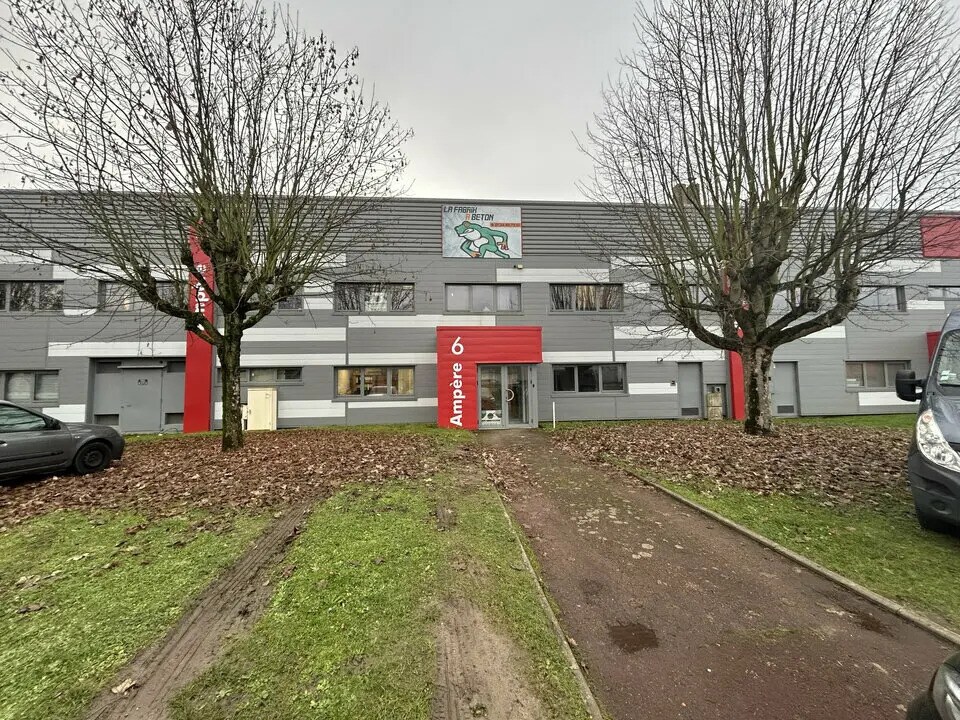Local d’activités dans SAINT-OUEN-L'AUMONE à louer Photo de l’immeuble– Image 1 sur 13