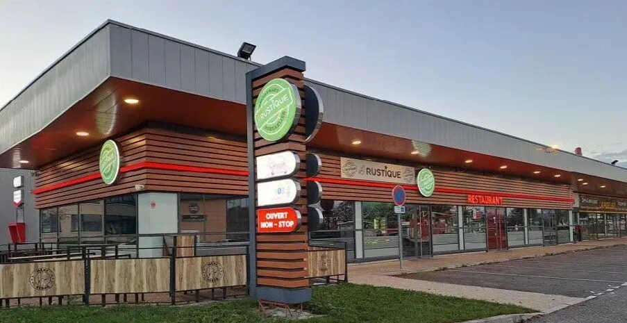 Local d’activités dans Pontarlier à louer - Photo de l’immeuble – Image 3 sur 4