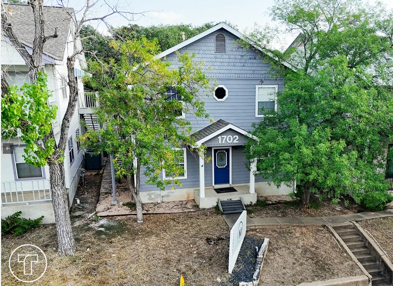 1702 & 1704 W 6th St portefeuille de 2 biens à vendre sur LoopNet.fr - Photo de l’immeuble – Image 3 sur 6