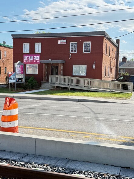 1017 University Blvd E, Silver Spring, MD à vendre - Photo principale – Image 1 sur 19