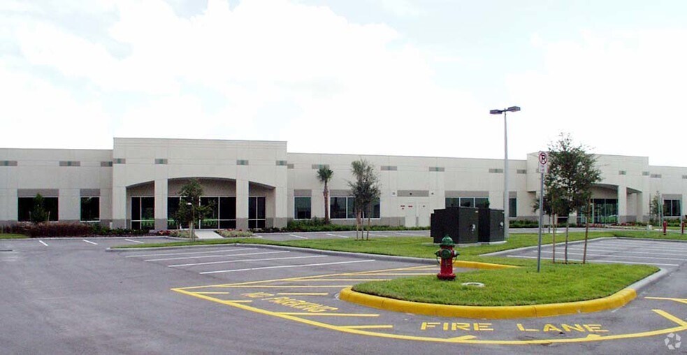 3626 Quadrangle Blvd, Orlando, FL à louer - Photo de l’immeuble – Image 2 sur 3