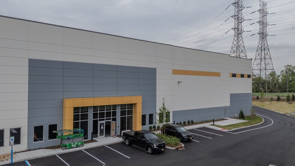 681 Main St, Belleville, NJ à louer - Photo de l’immeuble – Image 2 sur 17