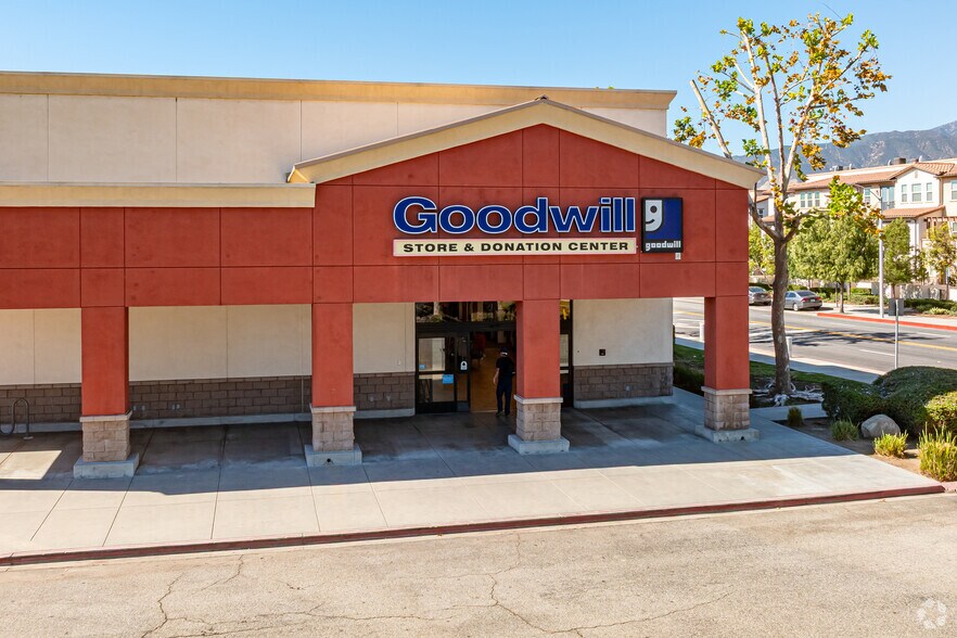 526 W Foothill Blvd, Glendora, CA à vendre - Photo de l’immeuble – Image 2 sur 4