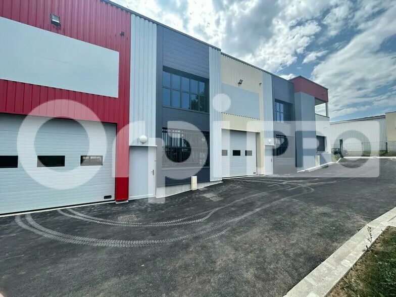 Local d’activités dans Ormoy à louer - Photo de l’immeuble – Image 1 sur 6