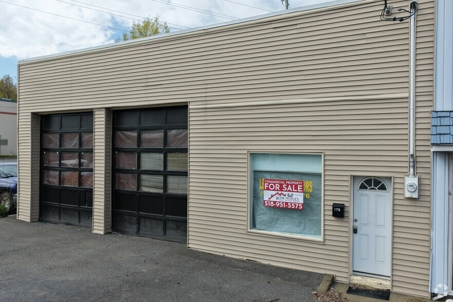 178 Columbia Tpke, Rensselaer, NY à vendre - Photo principale – Image 1 sur 33