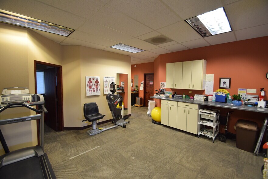 915 NE 7th St, Bend, OR à louer - Photo de l’immeuble – Image 3 sur 10