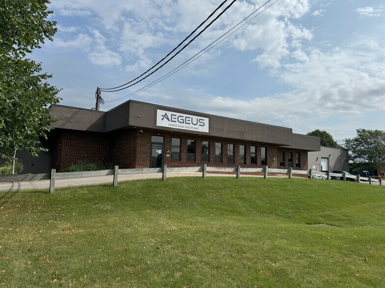 80 Lawrence Bell Dr, Williamsville, NY à louer - Photo de l’immeuble – Image 1 sur 14