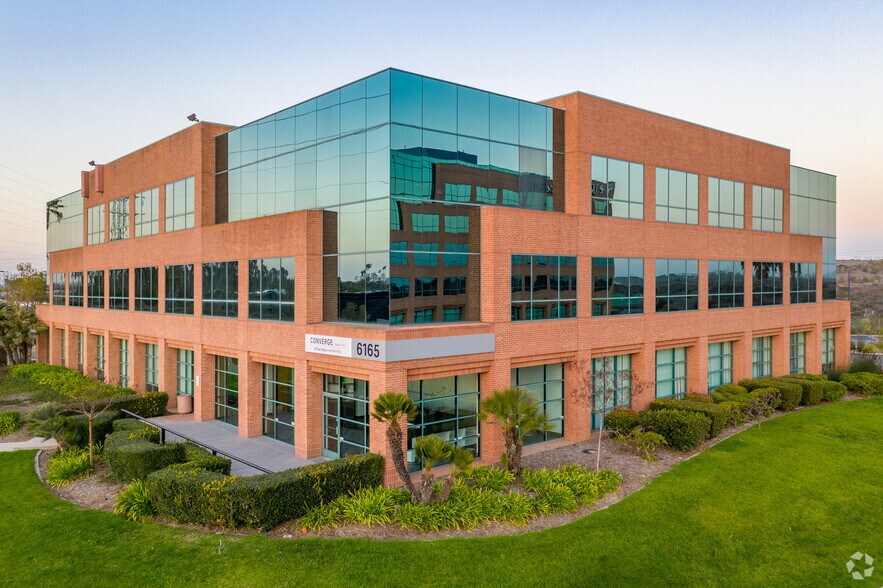 6165 Greenwich Dr, San Diego, CA à louer - Photo de l’immeuble – Image 3 sur 6