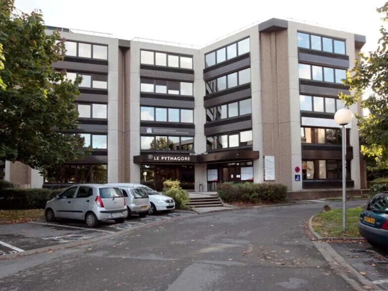 Bureau dans Créteil à louer - Photo de l’immeuble – Image 1 sur 11