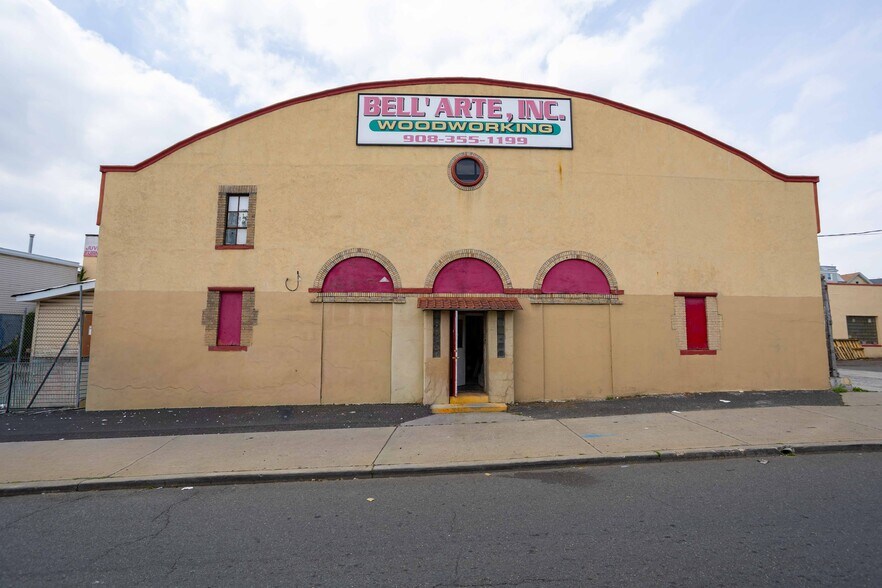 10-24 W Mravlag Pl, Elizabeth, NJ à vendre - Photo de l’immeuble – Image 1 sur 17