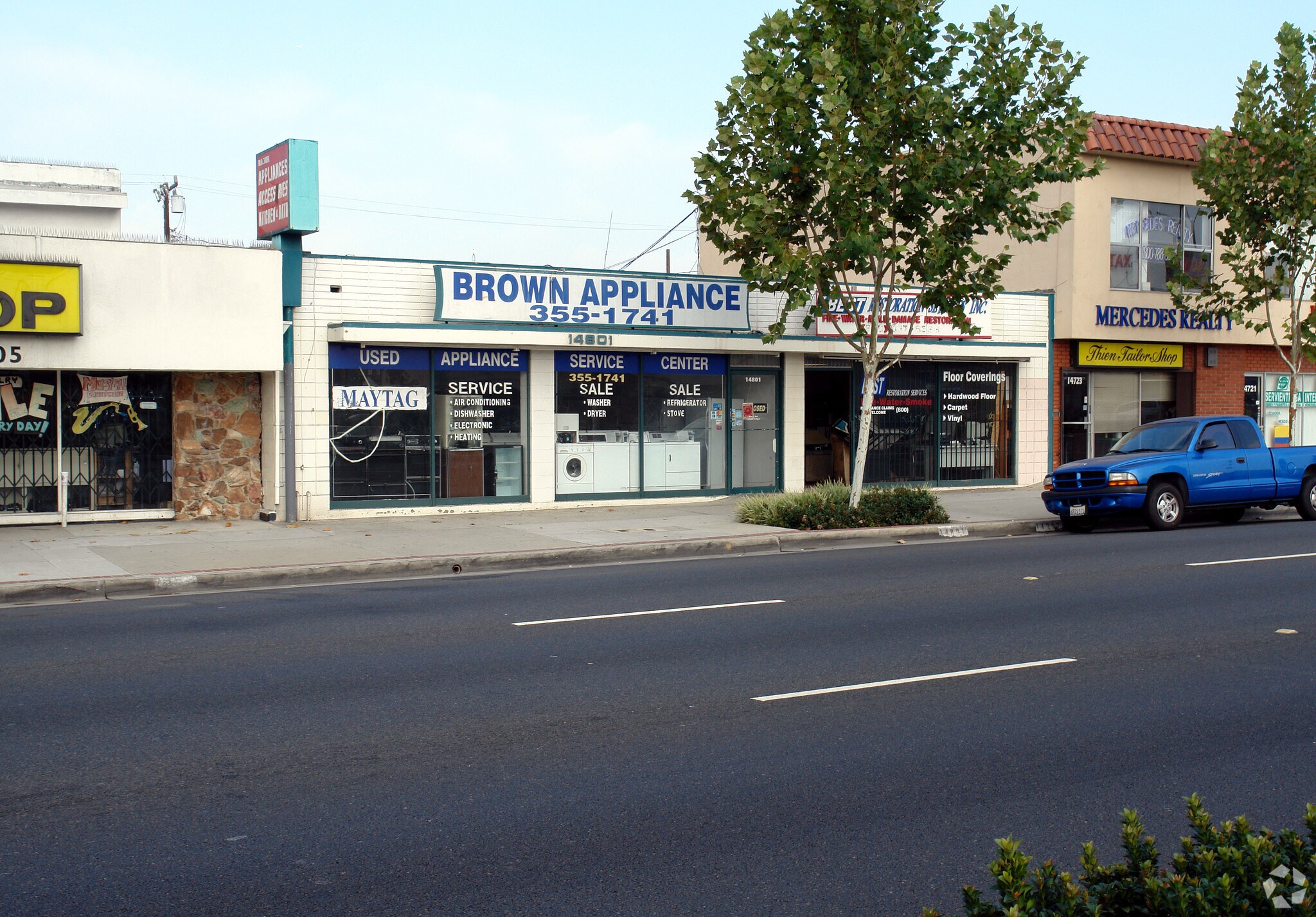 14801 Hawthorne Blvd, Lawndale, CA à louer Photo de l’immeuble– Image 1 sur 3