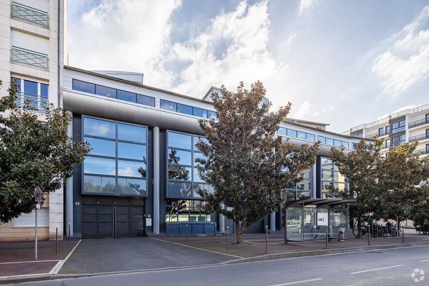 33 Rue Du Gouverneur Général Eboué, Issy-les-Moulineaux à louer - Photo de l’immeuble – Image 3 sur 4