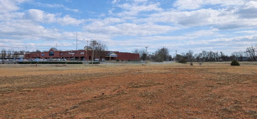 E 17th Ave, Springfield, TN à vendre - Autre – Image 2 sur 4
