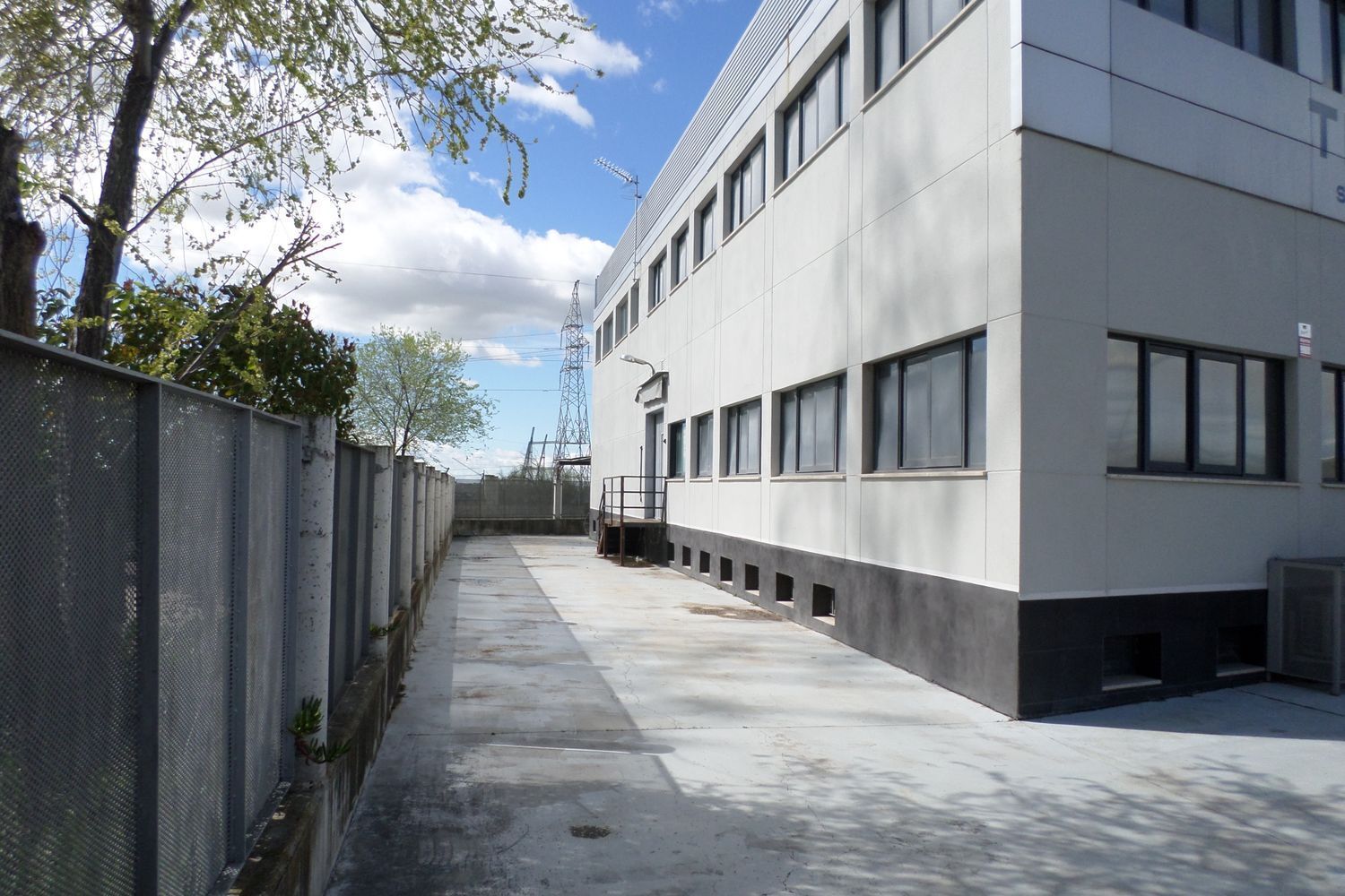 Industriel/Logistique dans Villaviciosa de Odón, Madrid à louer Photo de l’immeuble– Image 1 sur 7