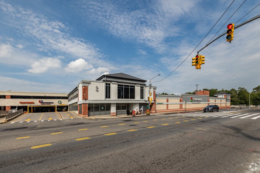 8989 Union Tpke, Glendale, NY à louer - Photo de l’immeuble – Image 2 sur 4