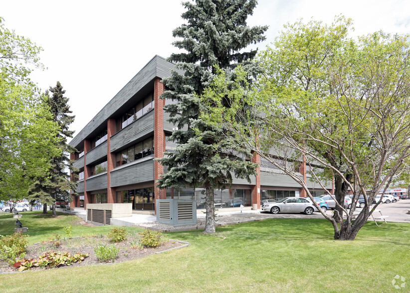 4209 99th St NW, Edmonton, AB à louer - Photo de l’immeuble – Image 2 sur 3