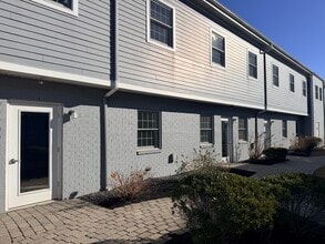 850 Aquidneck Ave, Middletown, RI à louer Photo de l’immeuble– Image 1 sur 2