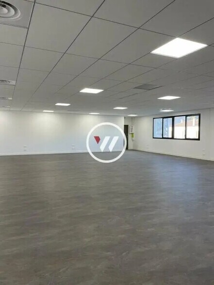 Bureau dans Aubagne à louer - Photo de l’immeuble – Image 2 sur 9