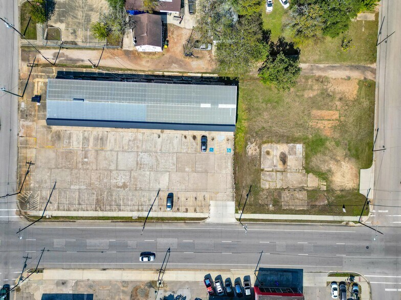 310 E Davis St, Conroe, TX à vendre - Aérien – Image 2 sur 9