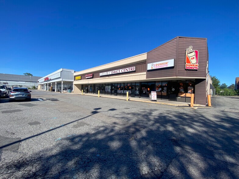 11-35 Montauk Hwy, Blue Point, NY à louer - Photo de l’immeuble – Image 2 sur 10