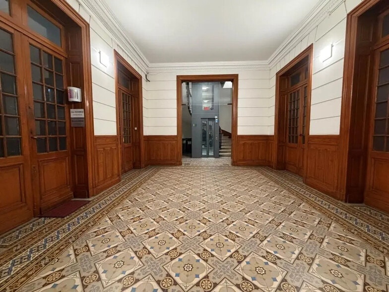 Bureau dans Bordeaux à louer - Hall d’entrée – Image 2 sur 4