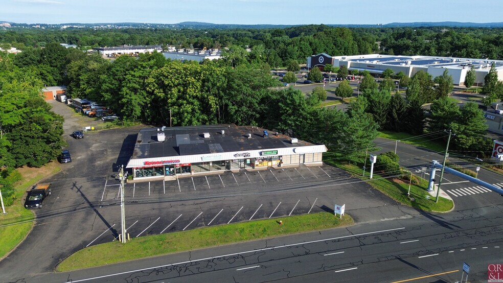 3269-3281 Berlin Tpke, Newington, CT à louer - Photo de l’immeuble – Image 3 sur 14