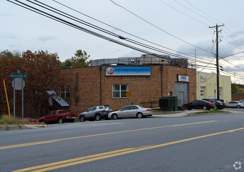 8951 Brookville Rd, Silver Spring, MD à vendre - Photo de l’immeuble – Image 3 sur 3