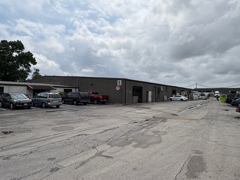 16261 Hollister St, Houston, TX à louer - Photo de l’immeuble – Image 2 sur 41