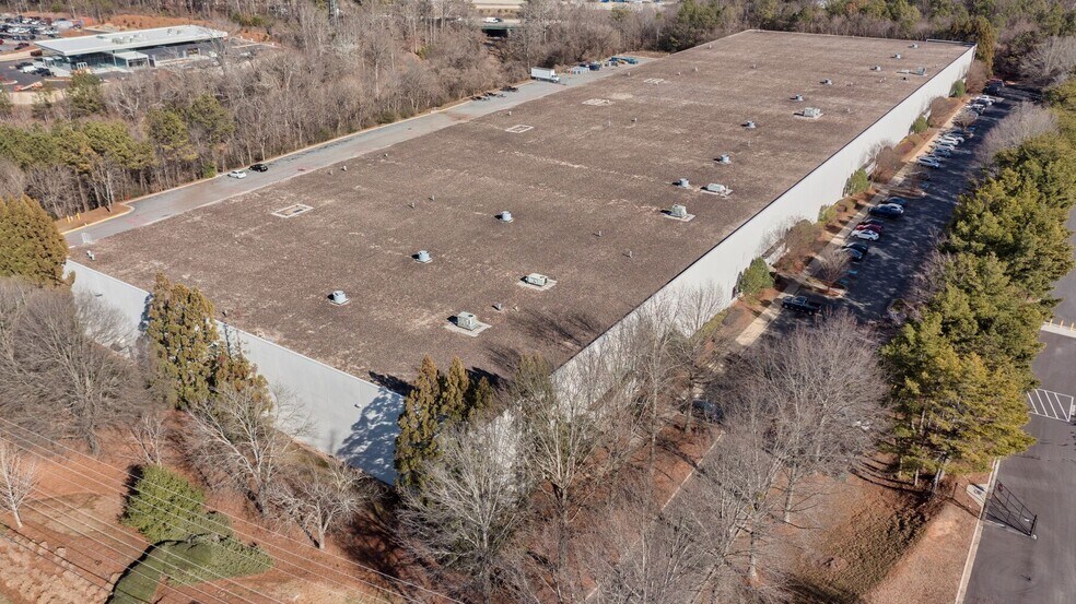 2850 Barrett Lakes Blvd, Kennesaw, GA à louer - Photo de l’immeuble – Image 2 sur 11