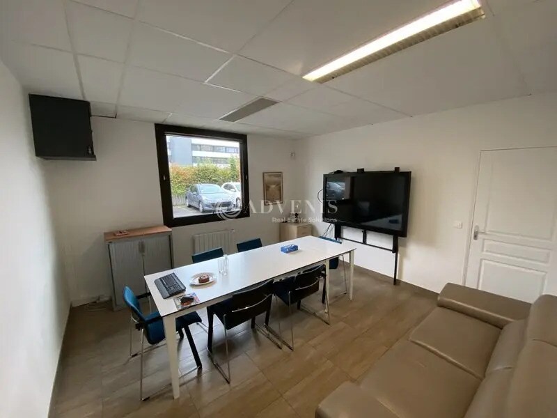 Bureau dans Montigny-le-Bretonneux à vendre Photo de l’immeuble– Image 1 sur 3