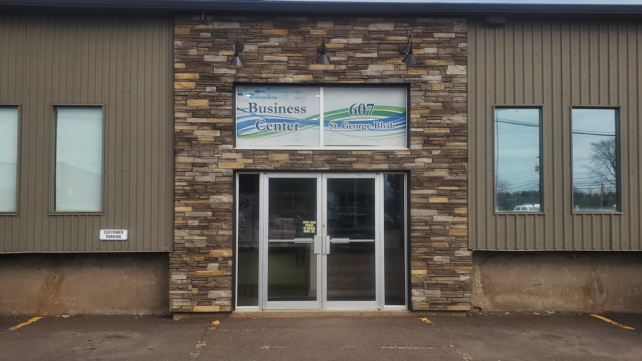 607 St. George Blvd, Moncton, NB à vendre Photo de l’immeuble– Image 1 sur 10