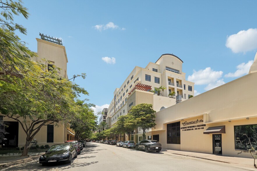 135 San Lorenzo Ave, Coral Gables, FL à vendre - Photo de l’immeuble – Image 3 sur 30