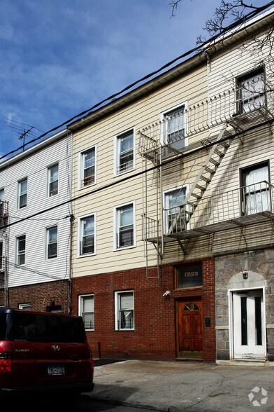 3163 Villa Ave, Bronx, NY à vendre - Photo principale – Image 1 sur 2