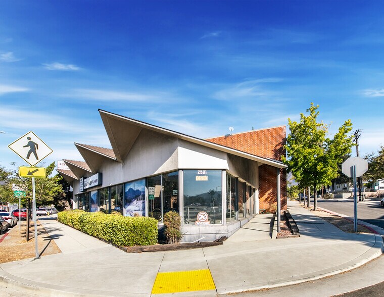 2501 Honolulu Ave, Montrose, CA à louer - Photo de l’immeuble – Image 3 sur 8