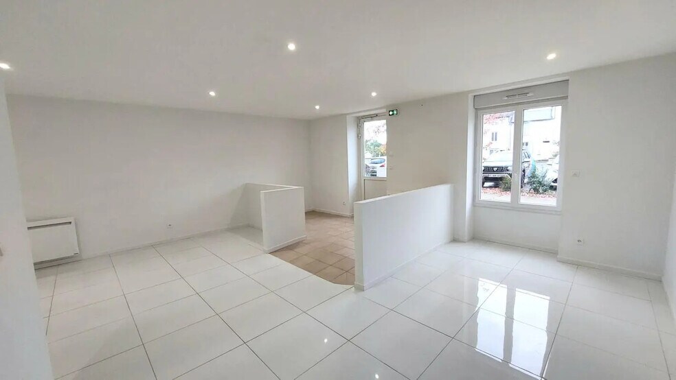 Local commercial dans Saint-Georges-lès-Baillargeaux à louer - Photo intérieure – Image 3 sur 7