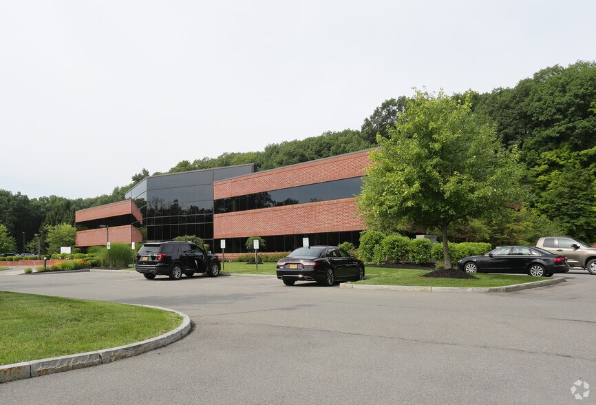 9 Cornell Rd, Latham, NY à louer - Photo de l’immeuble – Image 2 sur 12