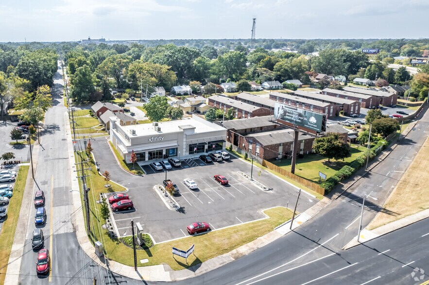2847 Poplar Ave, Memphis, TN à louer - Aérien – Image 1 sur 23