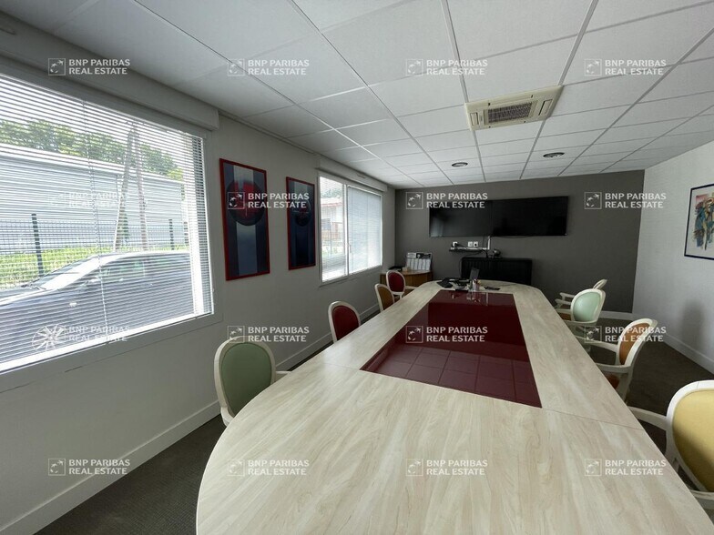 Bureau dans Challes-les-Eaux à vendre - Photo de l’immeuble – Image 3 sur 13