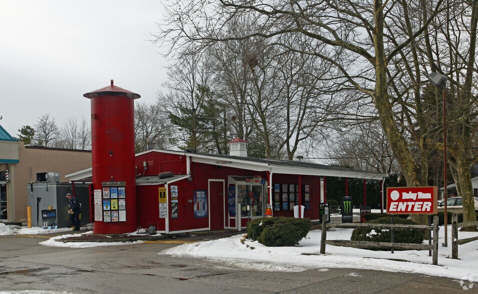 2154 Deer Park Ave, Deer Park, NY à louer - Photo de l’immeuble – Image 2 sur 3