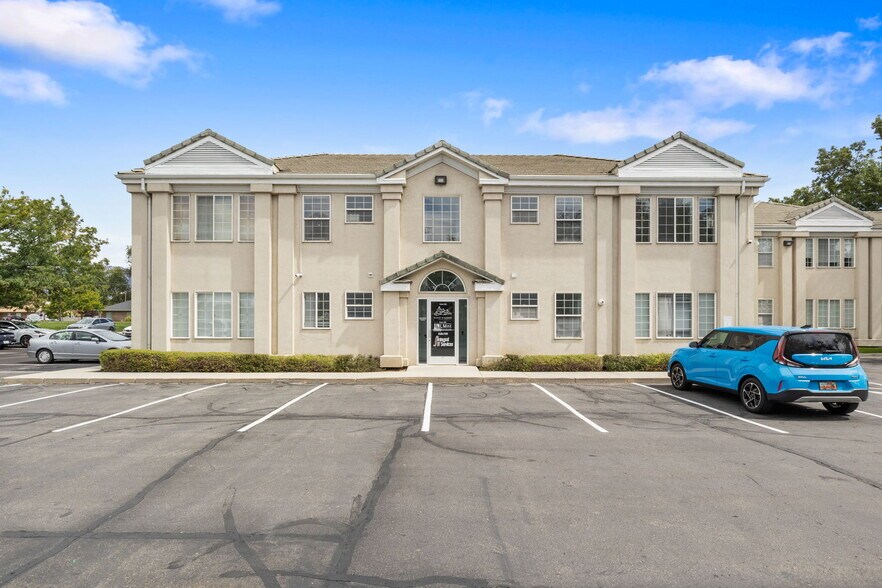 9672 S 700 E, Sandy, UT à louer - Photo de l’immeuble – Image 1 sur 21